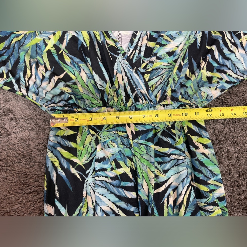 Boohoo green plant palm V-neck surplice romper shorts swimsuit coverup size 6 - Picture 12 of 14